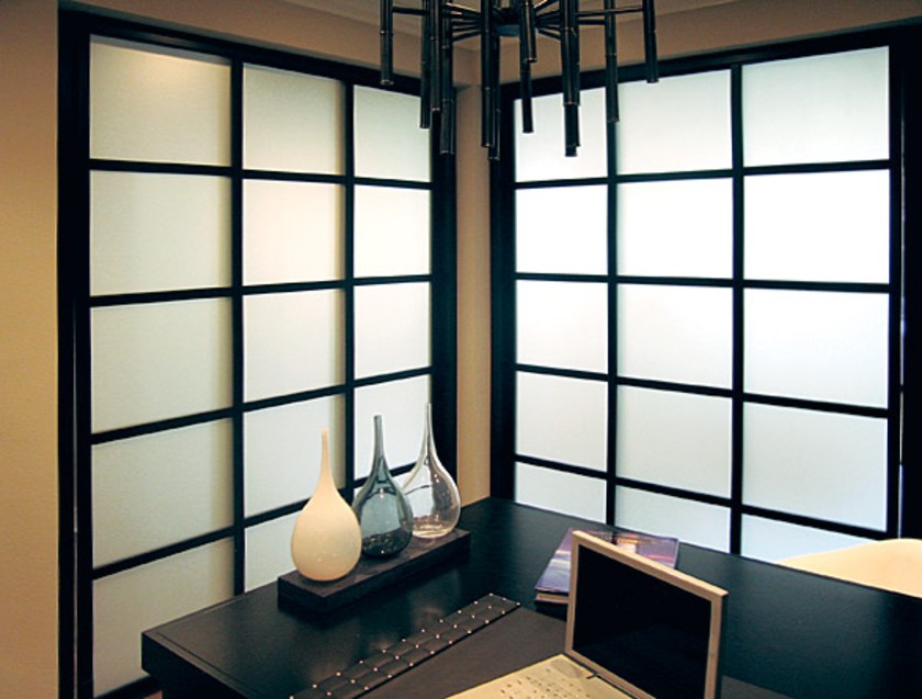Угловая перегородка в японском стиле с матовым стеклом Сызрань