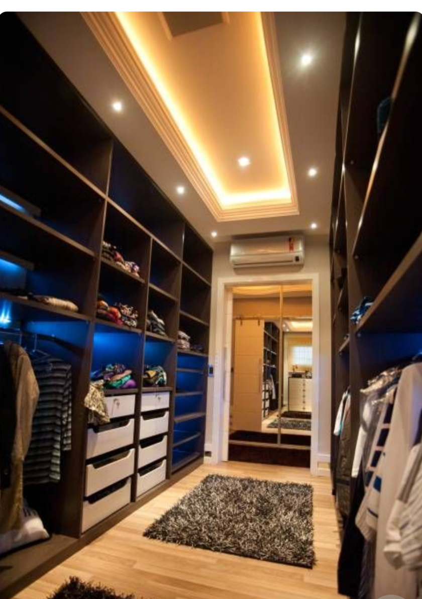 Большая открытая гардеробная комната с комбинированным наполнением Сызрань