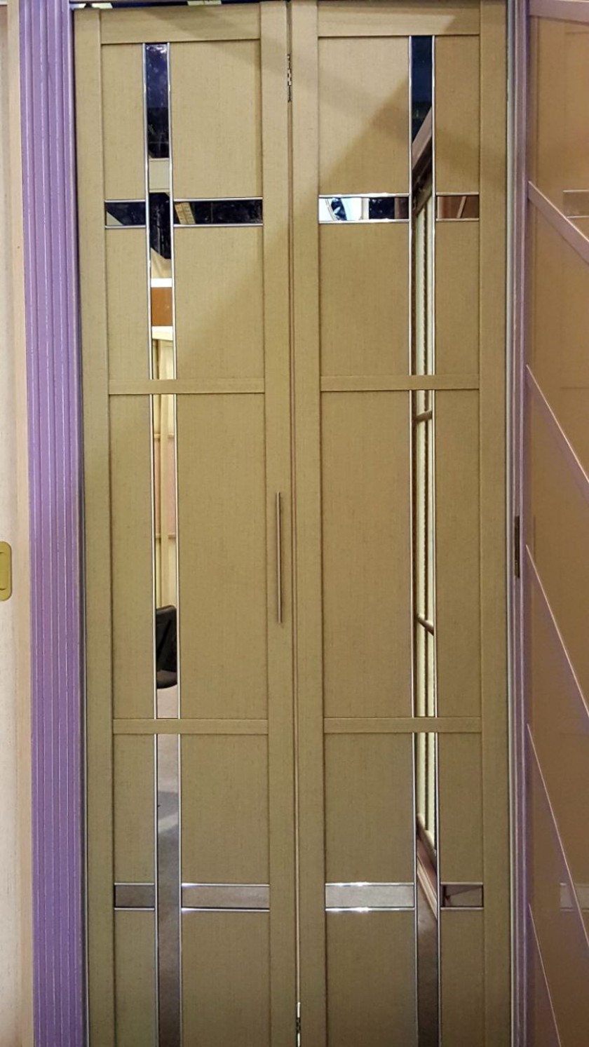 Двери гармошка шпонированные с зеркальным декором Сызрань