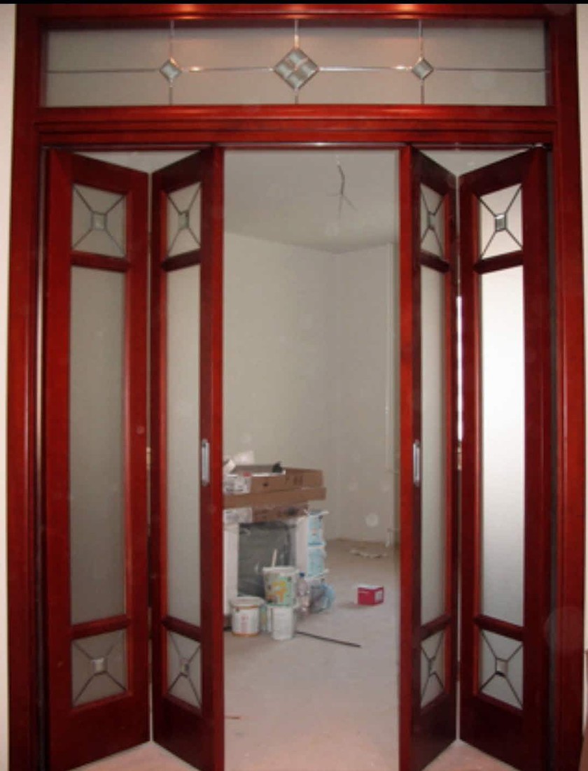 Дверь гармошка с декоративными стеклянными вставками Сызрань